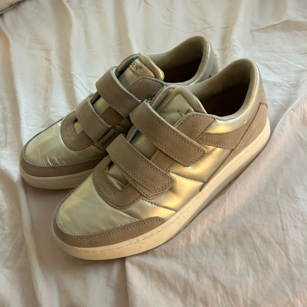 Super comfy lightly worn